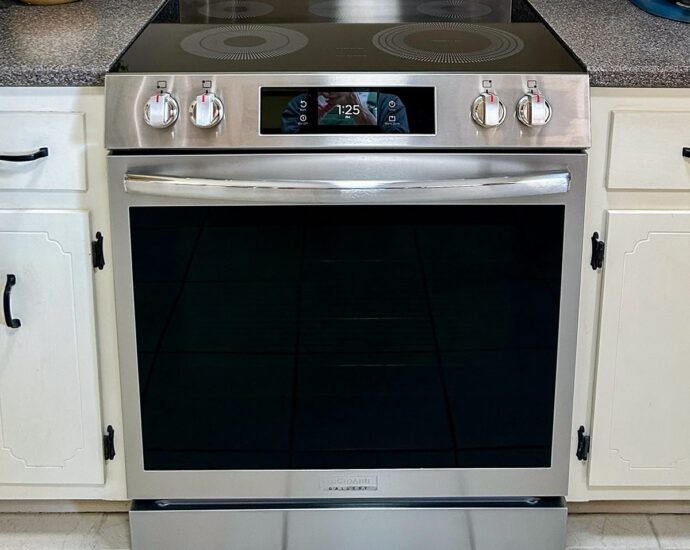 We Tried the New Frigidaire Gallery Oven with a Built-In Pizza Setting