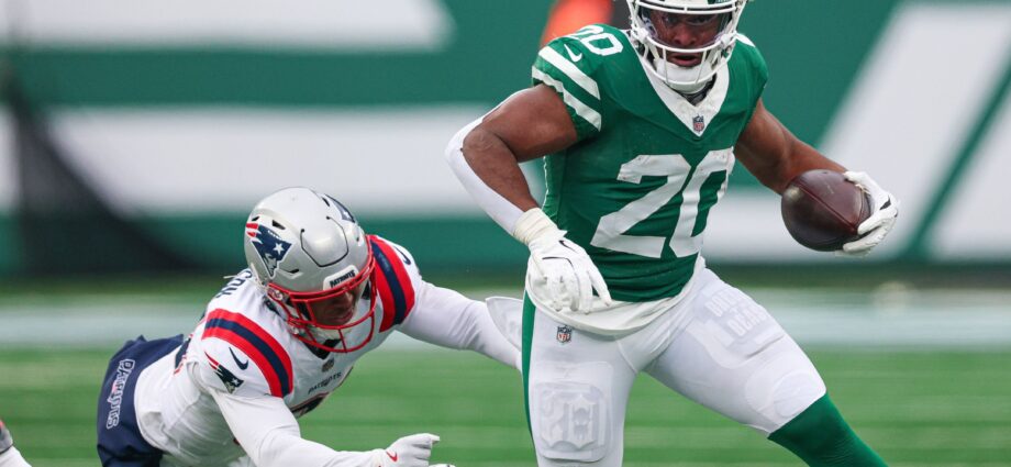 ‘Free Breece Hall From This Prison’ — NFL World Reacts to Jets Placing Franchise Tag on Star RB Before Free Agency