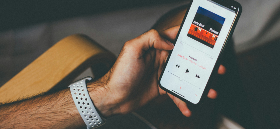 Apple Music Now Requires AI ‘Transparency Tags’ for All Uploaded Music—Here Are the Guidelines