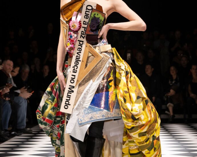 Paris Fashion Week Eschews a World at War