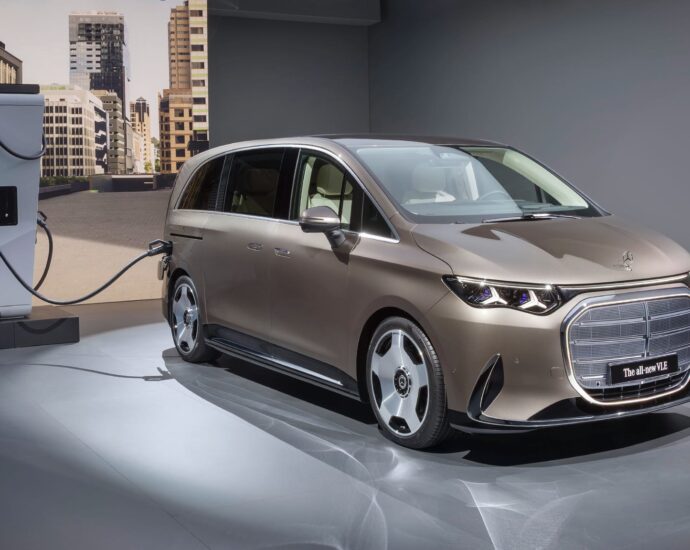 No, Really, the Mercedes-Benz VLE “Grand Limousine” Isn’t a Mega-Fancy Minivan