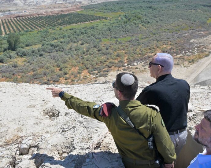 Israeli Journalist Gideon Levy: Israel Will Not Stop Wars & Occupation Until U.S. Pulls Support