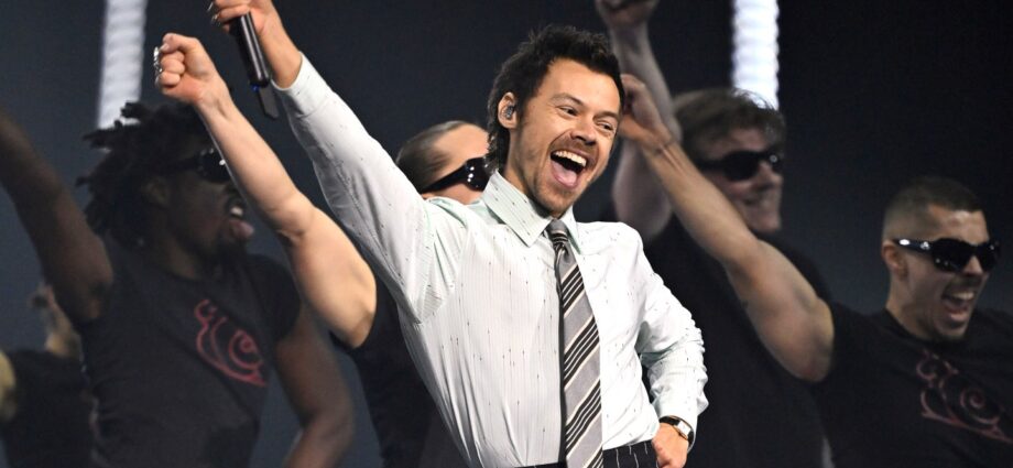 How to Livestream Harry Styles on ‘SNL’