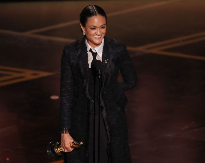 Oscars 2026 Live Updates: Bridesmaids Cast Reunites