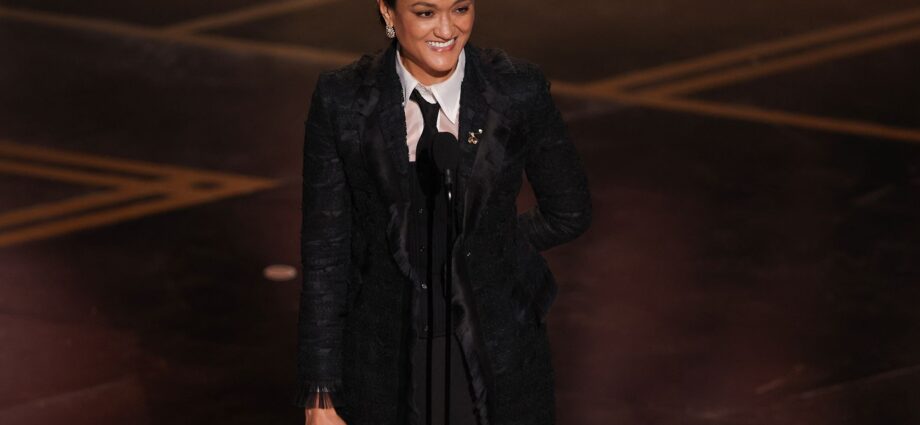 Oscars 2026 Live Updates: Bridesmaids Cast Reunites