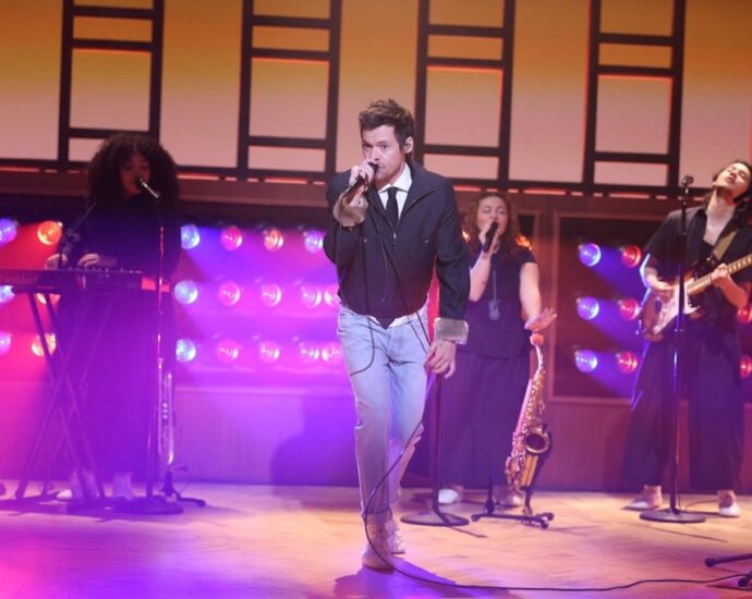 Harry Styles’ ‘SNL’ Performance Introduced by Ryan Gosling After Singer Crashed Actor’s Monologue