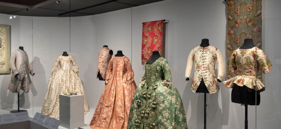 In Paris, the Palais Galliera Pays Tribute to the Powdered and Panniered, Past and Present