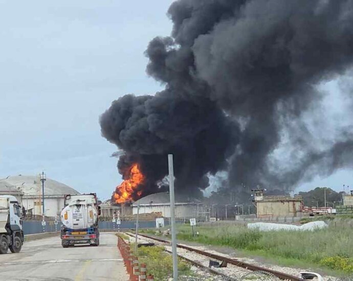 Trump hails ‘progress’ on Iran deal but threatens huge infrastructure attack