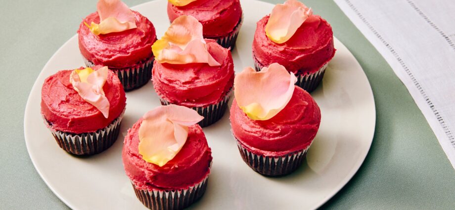 Earl Grey–Chocolate Cupcakes With Blackberry Frosting