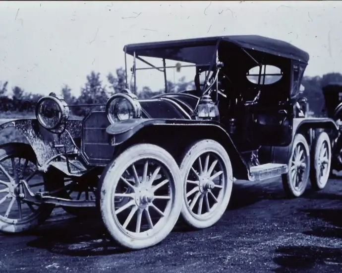 The Octoauto – A Legendary Eight-Wheel Automobile Built for Comfort