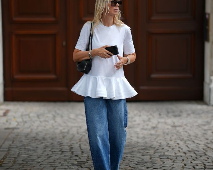 Here’s What Shoes to Wear With Barrel Jeans, Per Fashion Pros