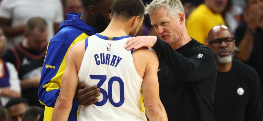 “Class Act”: NBA Legend Chokes Up on Camera Over Steve Kerr’s Courtside Moment With Warriors Stars