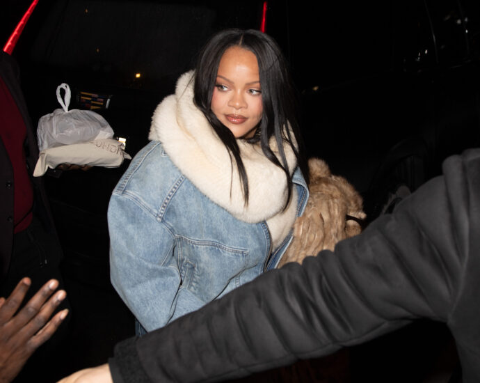Rihanna Or A$AP Rocky’s Twin? Baby Rocki’s First Magazine Cover With Mom Hypes Fans (PHOTO)