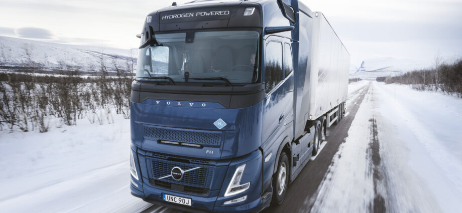 Major Semi-Truck Makers Are Switching From Diesel Engines To A New Hybrid Option