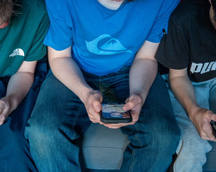 A study shows that cellphone bans didn’t improve US students’ test scores