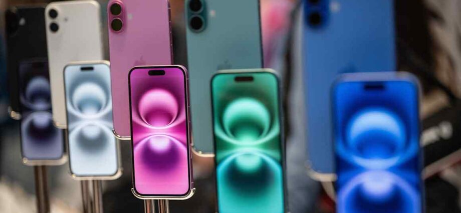 Apple reaches $250mn settlement over delayed ‘AI Siri’