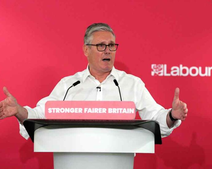 Starmer makes last-ditch bid to save his premiership