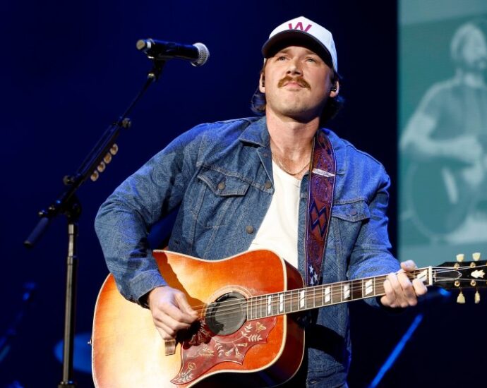 Morgan Wallen Overturns Piano Amid Technical Difficulties During Live Show