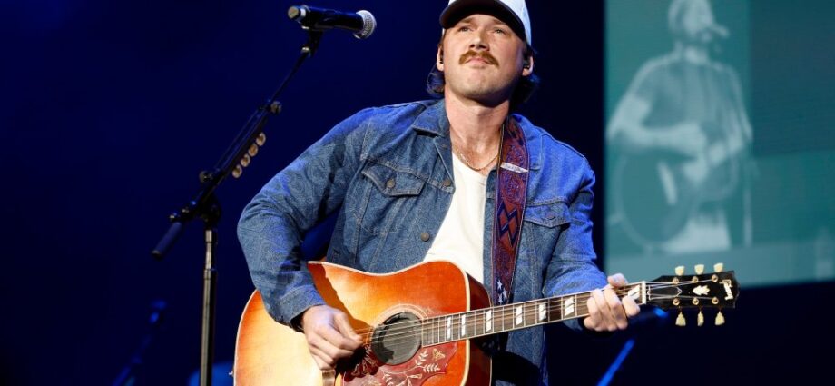 Morgan Wallen Overturns Piano Amid Technical Difficulties During Live Show