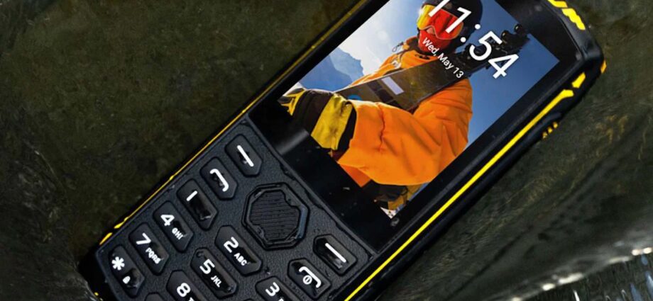 Armor Mini 5: This compact phone features Android, physical buttons and a touchscreen