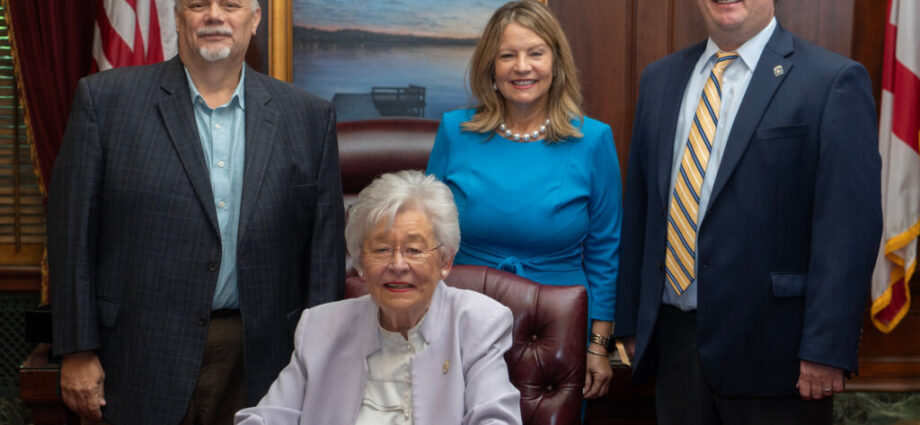 In Alabama Primary Elections, Incumbent Utility Regulators Feel the Squeeze of High Energy Prices