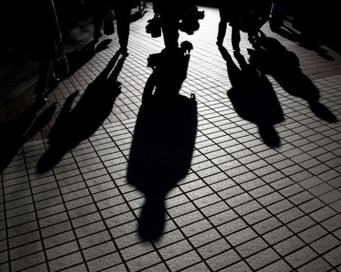 Japan’s real wages extend gains, consumer spending decline slows in April