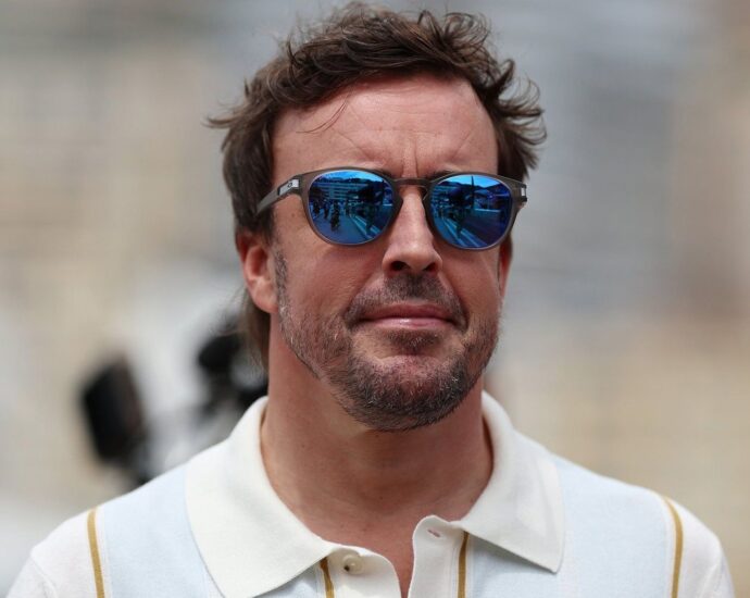 Fernando Alonso shares touching McLaren message during major F1 milestone