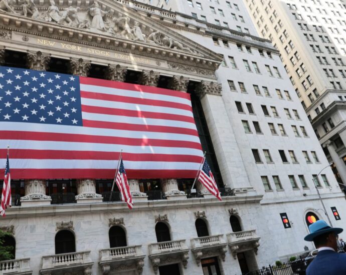 U.S. stock futures mixed, oil prices surge as new attacks threaten the cease-fire with Iran
