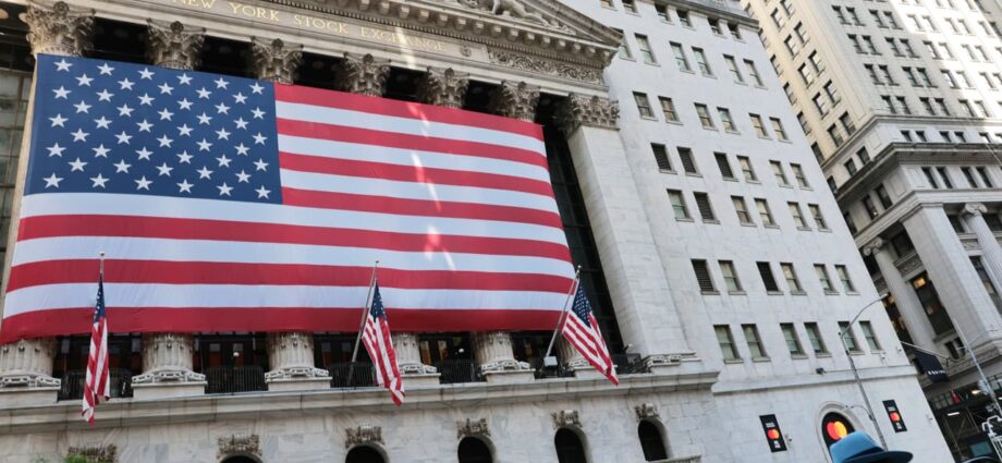 U.S. stock futures mixed, oil prices surge as new attacks threaten the cease-fire with Iran