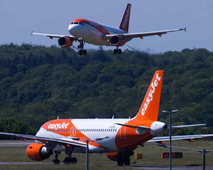 EasyJet reaches outline agreement on £5.5bn takeover by Castlelake