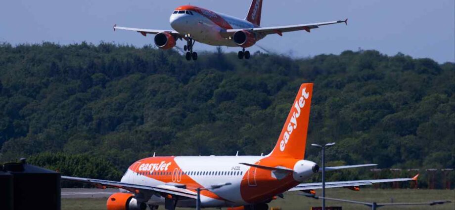 EasyJet reaches outline agreement on £5.5bn takeover by Castlelake