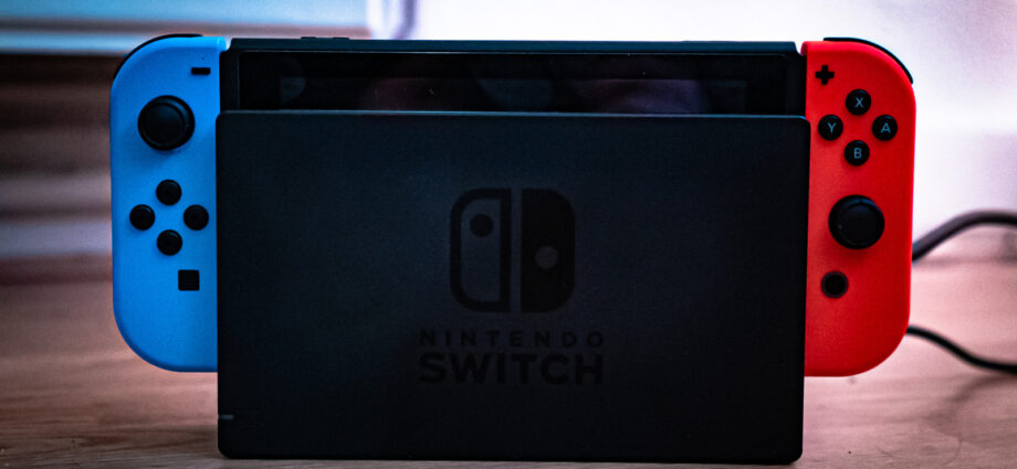 What Does A Flashing Green Light Mean On Your Nintendo Switch Dock?