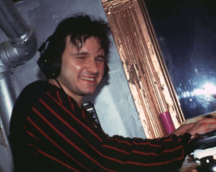 Dave Kendall, Former Creator/Host of MTV’s Alternative Music Show ‘120 Minutes,’ Has Died