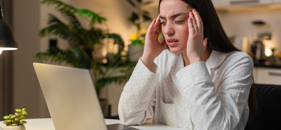 5 Useful Computer Screen Settings That Cut Down On Eye Strain