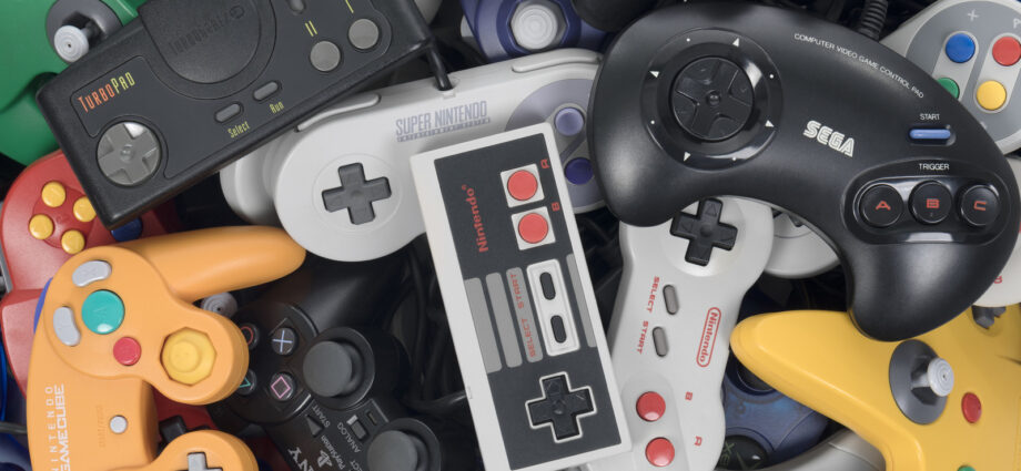 5 Retro Consoles You Can Buy For Less Than $150