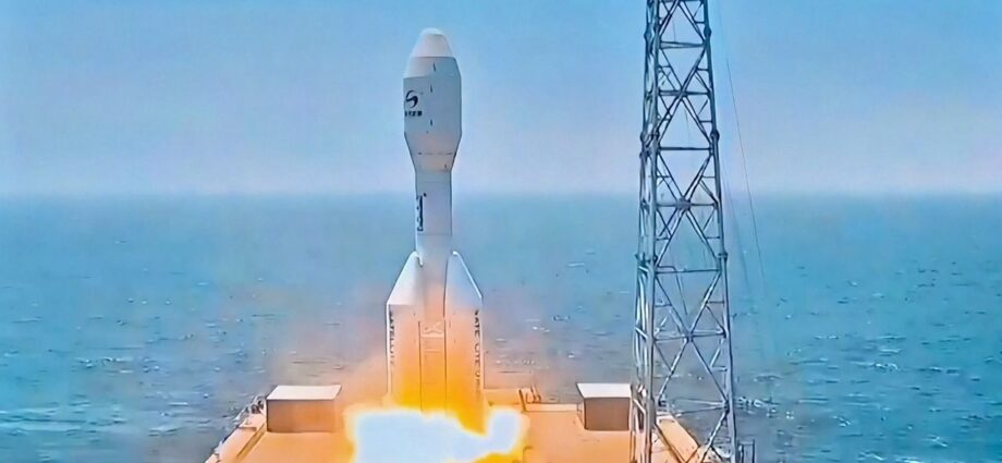 China’s record-breaking Gravity-1 rocket launches 9 satellites from a ship at sea (video)