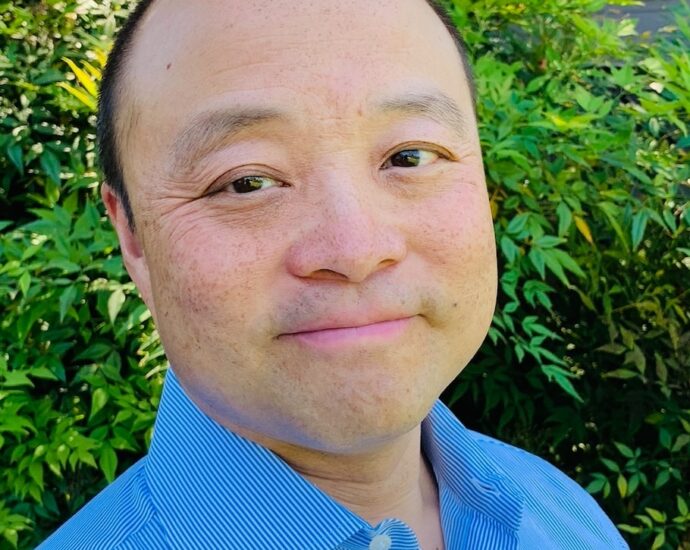 If AI Gives Everyone the Same Financial Insights