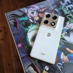 After years with Samsung foldables, Motorola’s Razr finally showed me what I was missing