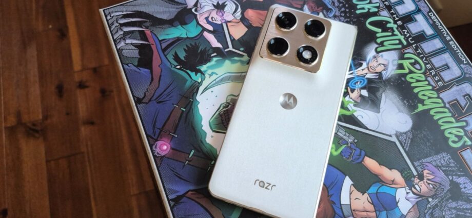 After years with Samsung foldables, Motorola’s Razr finally showed me what I was missing