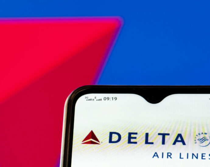 DEF CON crowd suspected in fake-hotspot attack on Delta flight