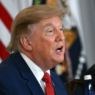 Trump administration to revoke up to 200,000 visas of asylum seekers