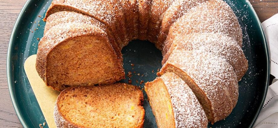 Apples and Honey Snacking Cake