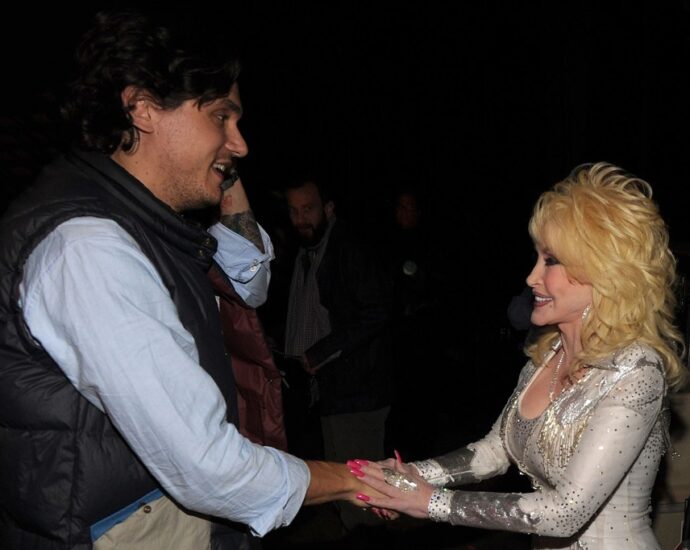 John Mayer Says Dolly Parton’s Death Brought a ‘Fractured World’ Together & Shares Electric Guitar Spin on ‘I Will Always Love You’