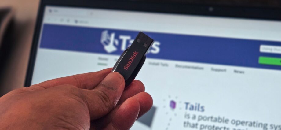 The USB stick in your drawer is a free rescue disk, a portable PC, and an offline password vault