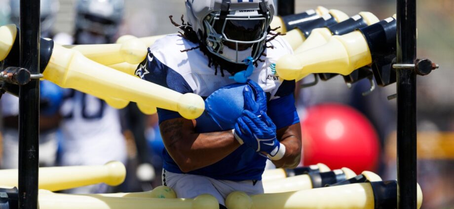 Eagles sign former Cowboys running back to practice squad