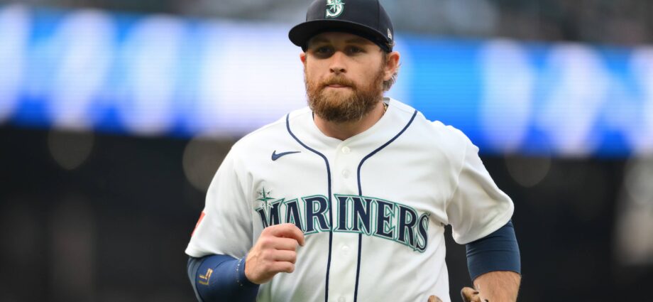 These 7 Jerry Dipoto mistakes cost the Mariners a playoff berth