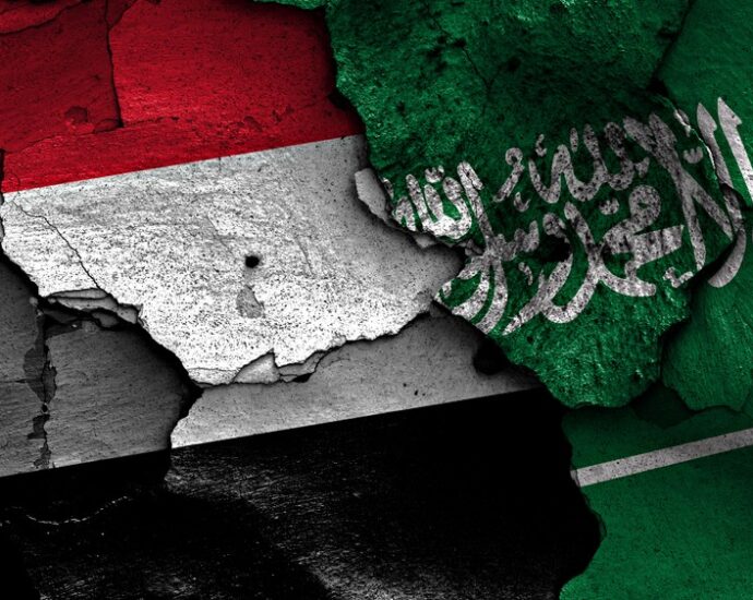 Houthis Advance on Bab al-Mandeb as Saudi Oil Route Comes Under Threat
