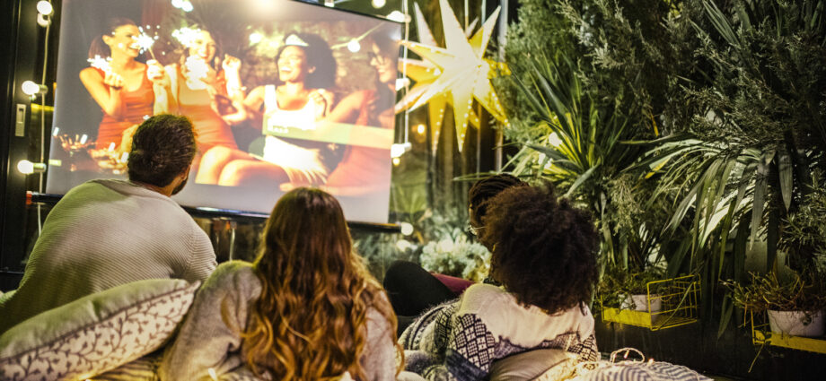 5 Amazon Best-Selling Home Projector Screens Actually Worth Buying