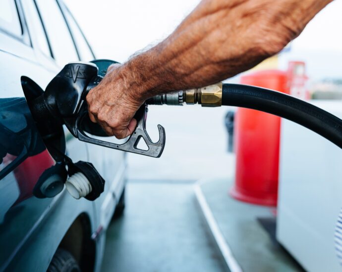Trump Administration Lowers Automotive Fuel Economy Standards, Boosting Gas-Powered Cars