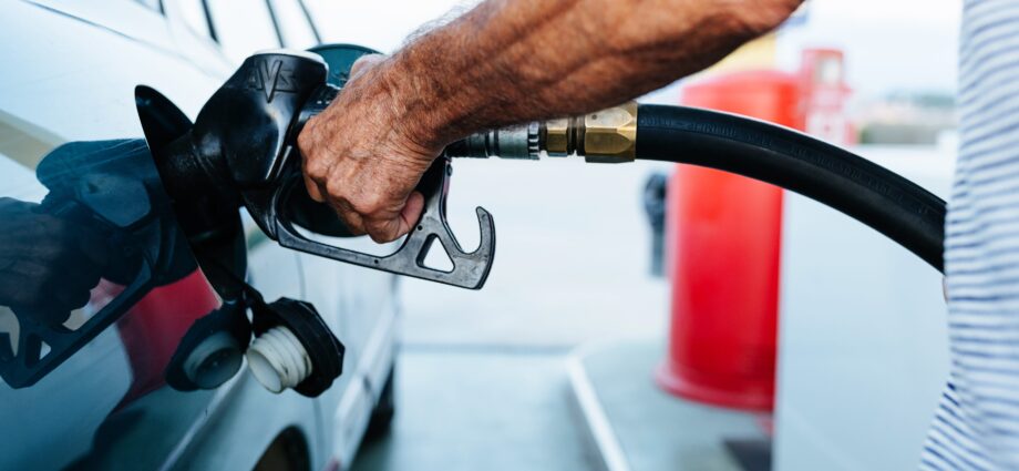 Trump Administration Lowers Automotive Fuel Economy Standards, Boosting Gas-Powered Cars